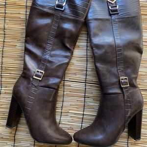 Nova High-Heeled Buckled Boots